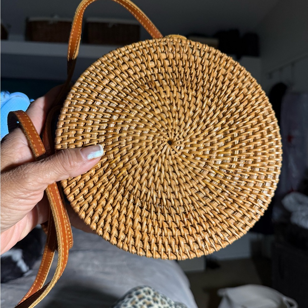 Chic Woven Crossbody Bag in Tan